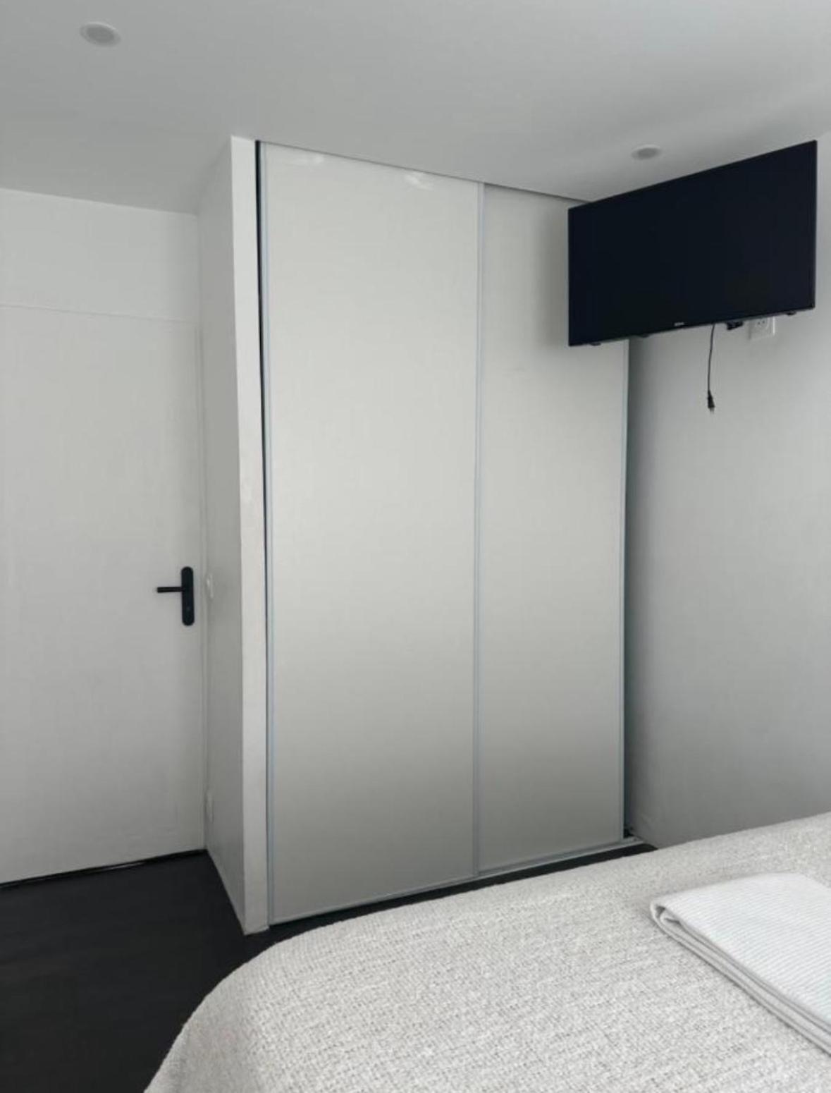 3 Pieces, Dans Privee Securisee Et Parking Gratuit,a 9 Min Centre * Nizza